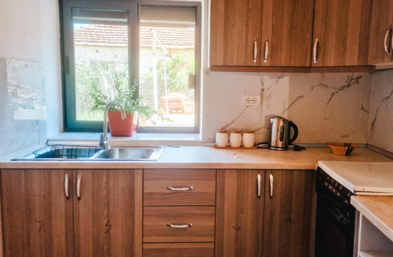 Guesthouse Kroi City Center Berat Eksteriør billede